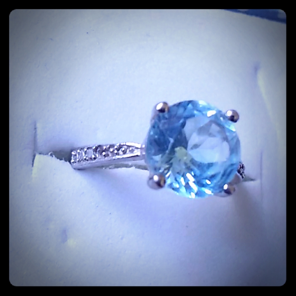 Vintage size 4 blue topaz birthstone sterling ring